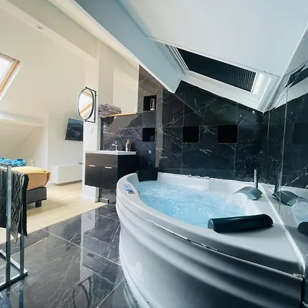 Jacuzzi Marbre - 451 شقة